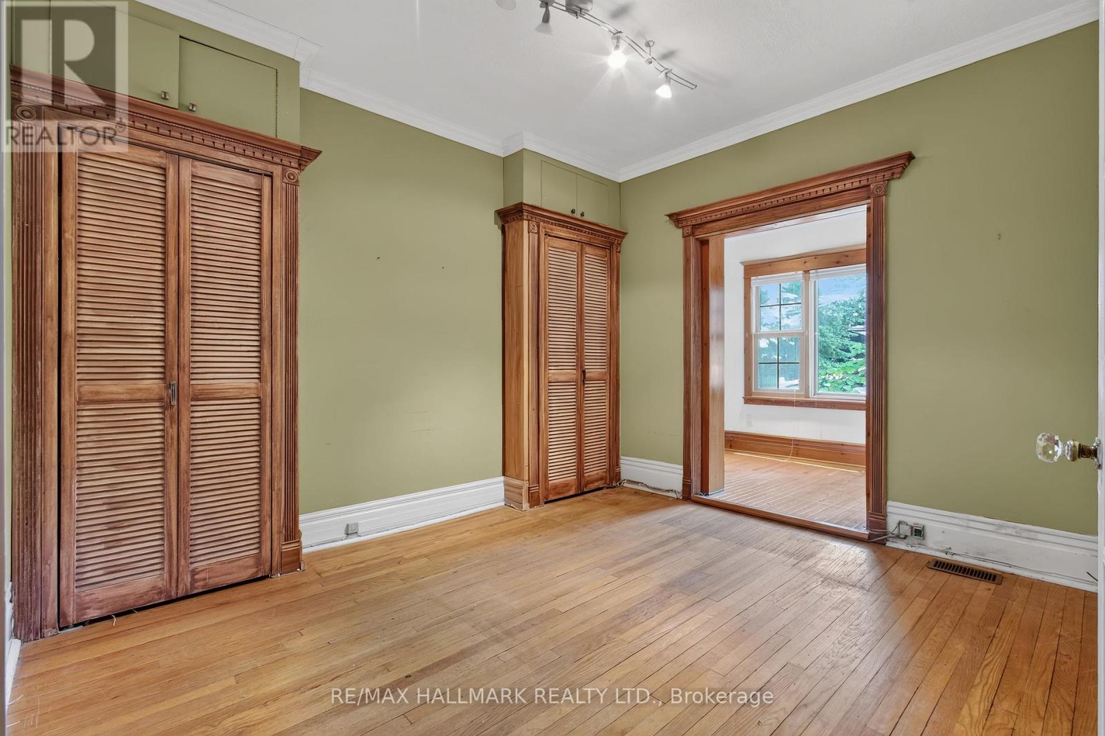 41 Dixon Avenue, Toronto, Ontario  M4L 1N4 - Photo 12 - E13509808