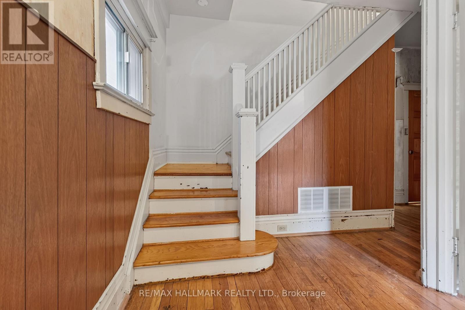 41 Dixon Avenue, Toronto, Ontario  M4L 1N4 - Photo 14 - E13509808