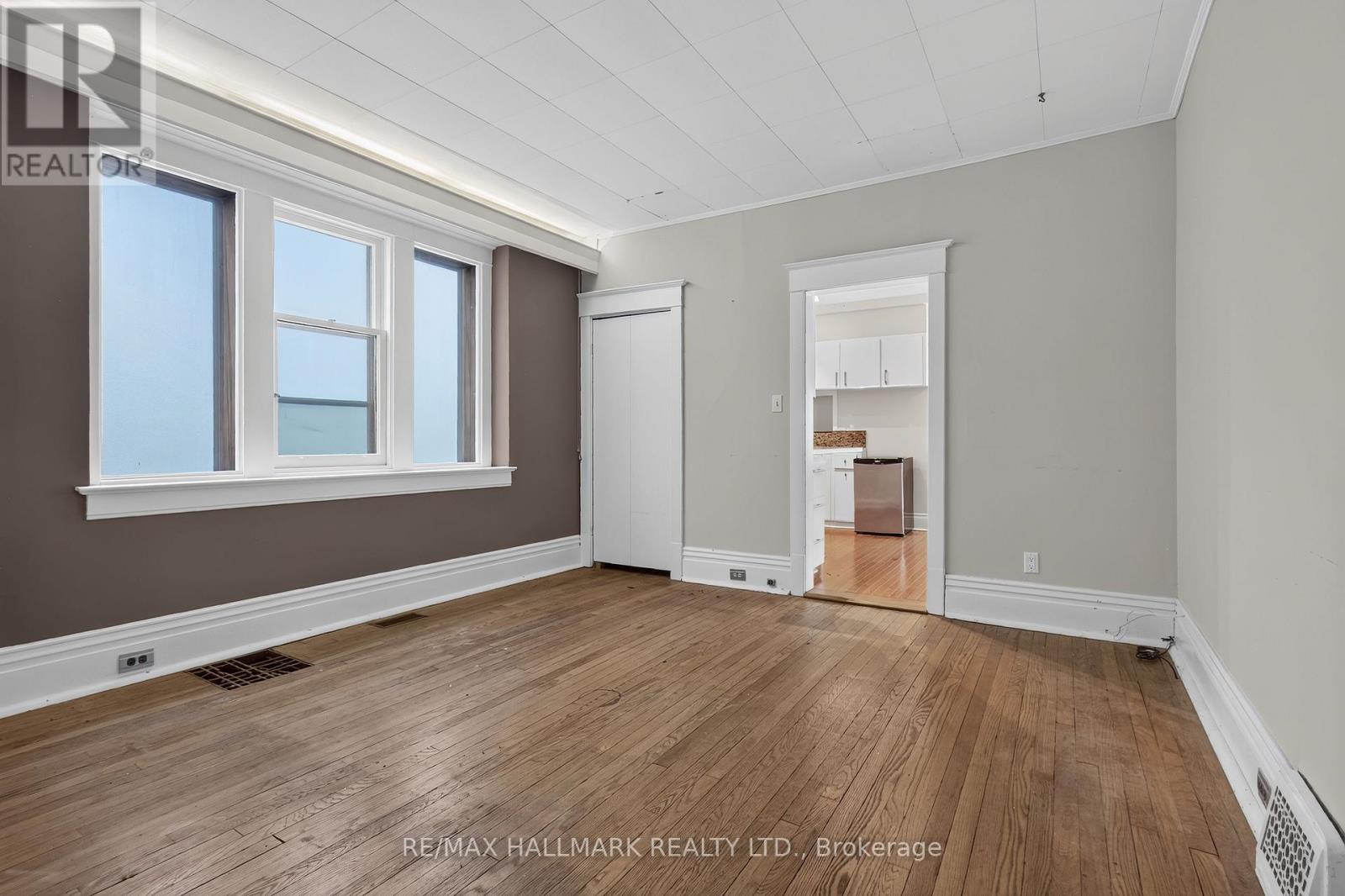 41 Dixon Avenue, Toronto, Ontario  M4L 1N4 - Photo 17 - E13509808