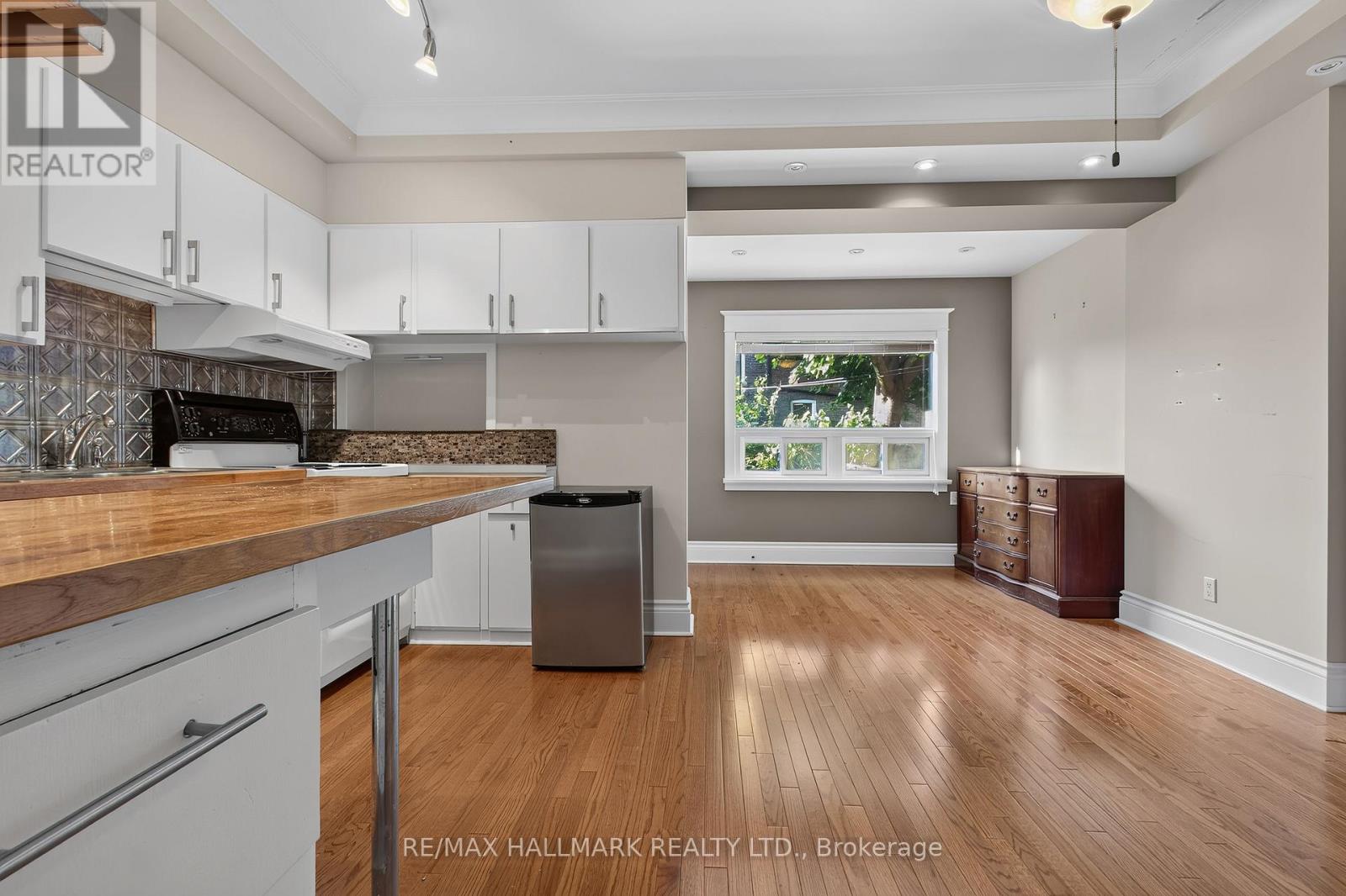 41 Dixon Avenue, Toronto, Ontario  M4L 1N4 - Photo 19 - E13509808