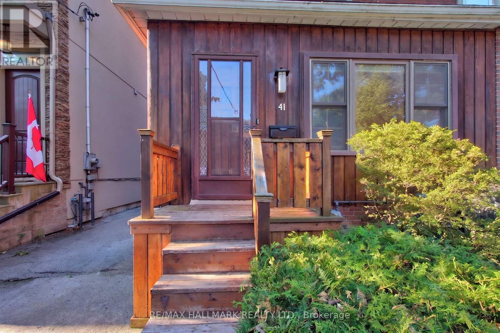 41 Dixon Avenue, Toronto, Ontario  M4L 1N4 - Photo 2 - E13509808