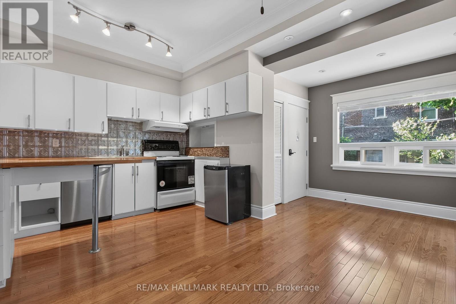 41 Dixon Avenue, Toronto, Ontario  M4L 1N4 - Photo 20 - E13509808
