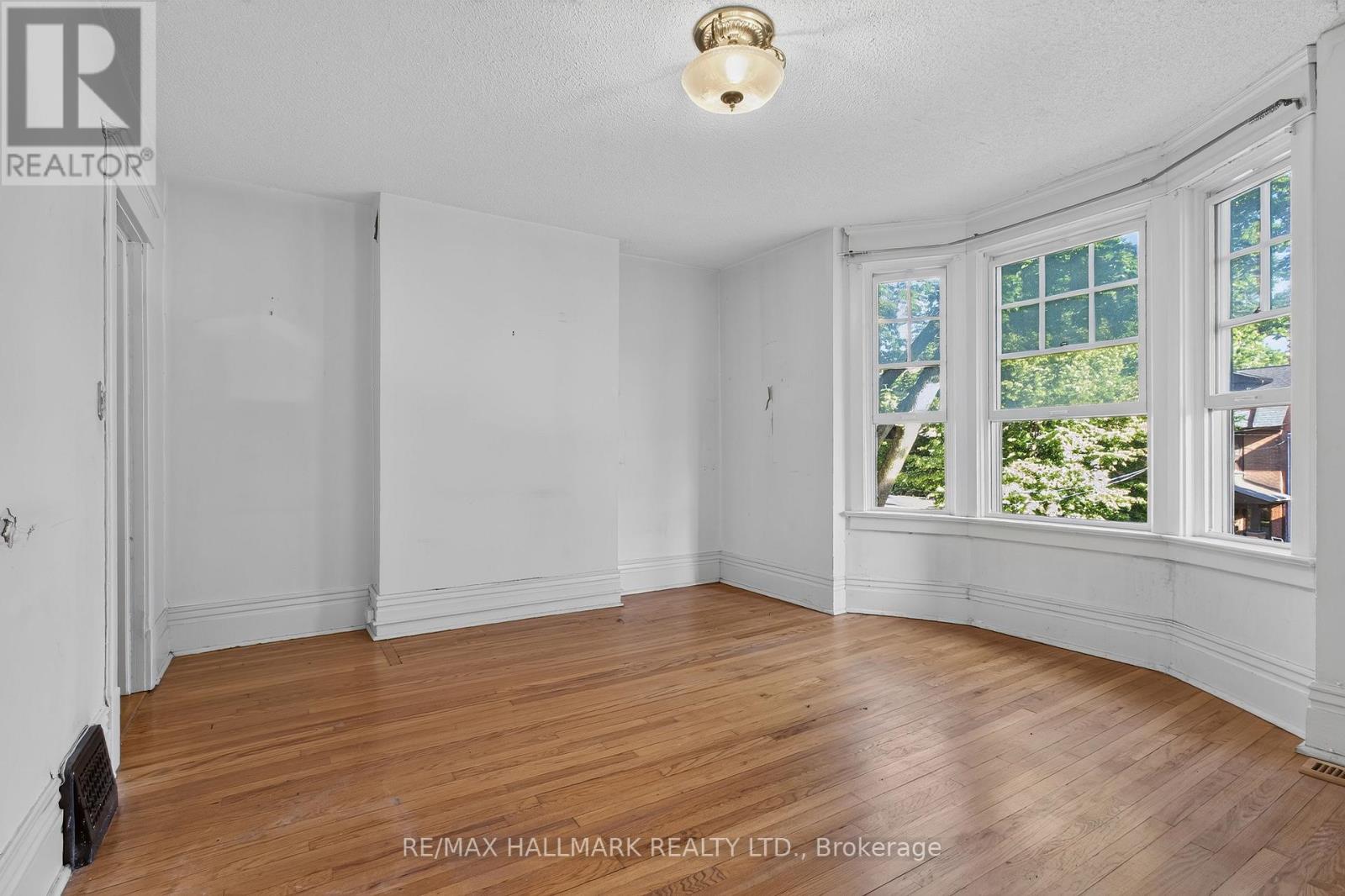 41 Dixon Avenue, Toronto, Ontario  M4L 1N4 - Photo 29 - E13509808