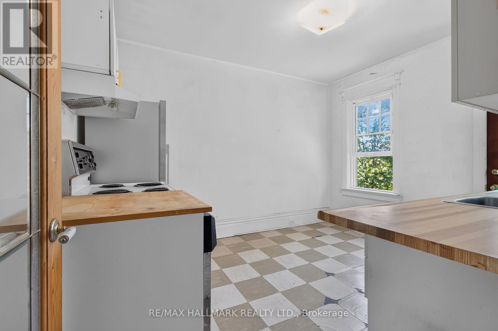 41 Dixon Avenue, Toronto, Ontario  M4L 1N4 - Photo 32 - E13509808