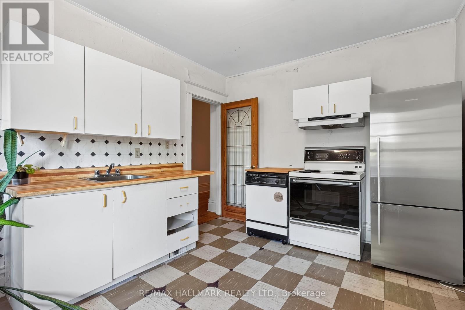 41 Dixon Avenue, Toronto, Ontario  M4L 1N4 - Photo 34 - E13509808