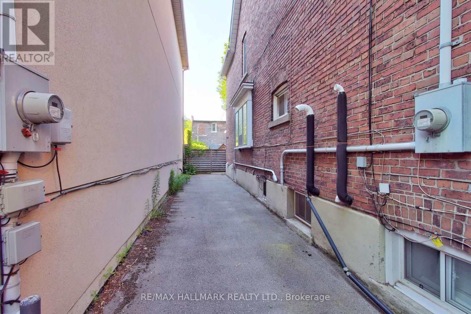 41 Dixon Avenue, Toronto, Ontario  M4L 1N4 - Photo 5 - E13509808