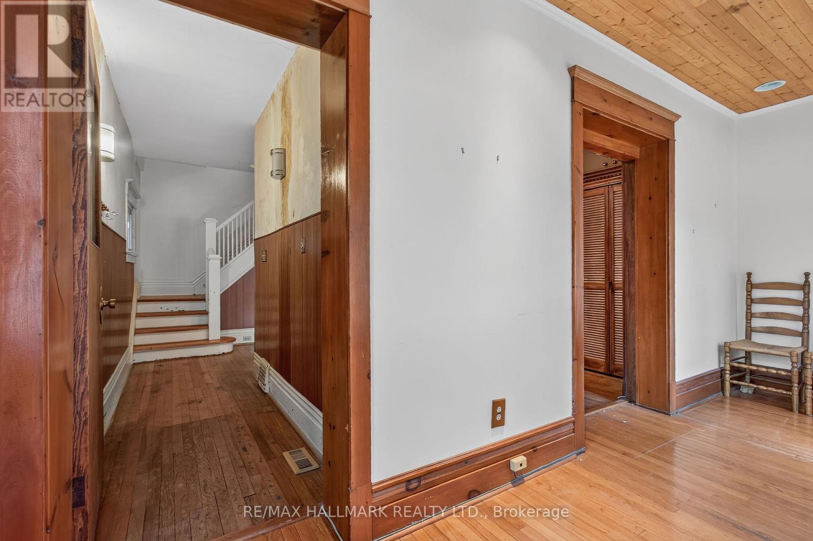 41 Dixon Avenue, Toronto, Ontario  M4L 1N4 - Photo 6 - E13509808