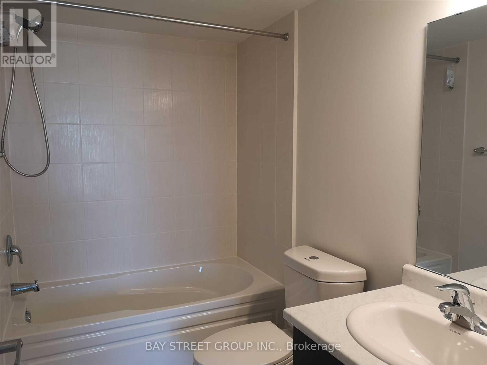 7 - 95 Eastwood Park Gardens, Toronto, Ontario M8W 0B9 - Photo 5 - W13477268