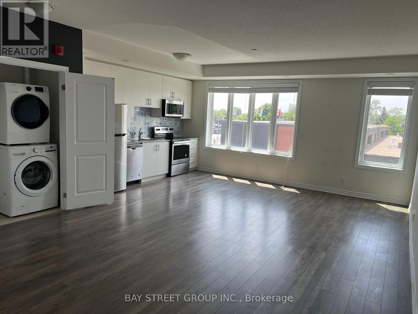 7 - 95 Eastwood Park Gardens, Toronto, Ontario M8W 0B9 - Photo 2 - W13477268