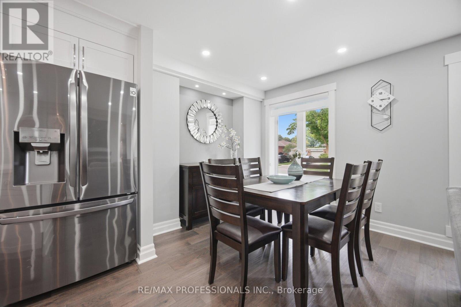 9 Tynevale Drive, Toronto, Ontario  M9R 2B3 - Photo 12 - W13509864