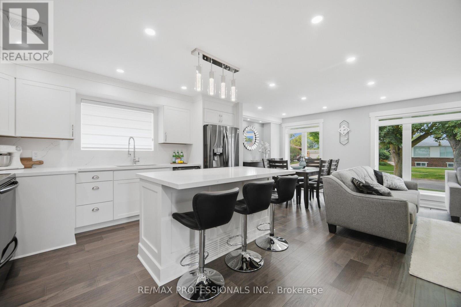 9 Tynevale Drive, Toronto, Ontario  M9R 2B3 - Photo 15 - W13509864