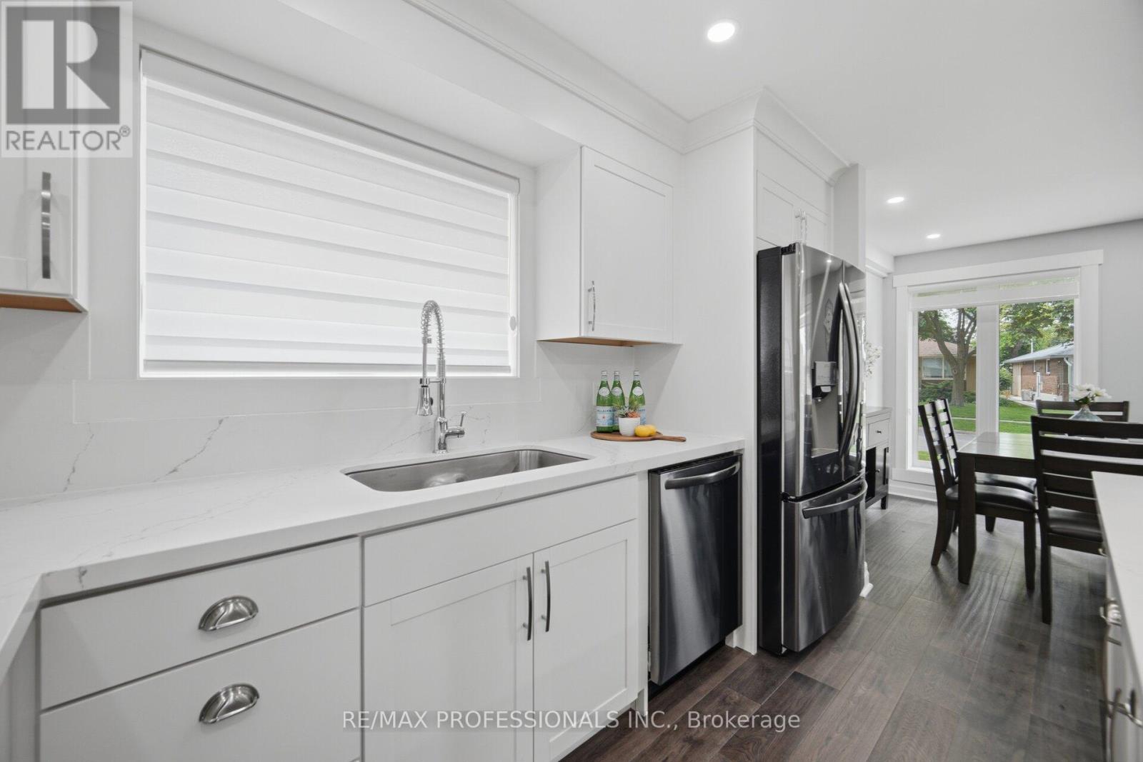 9 Tynevale Drive, Toronto, Ontario  M9R 2B3 - Photo 16 - W13509864