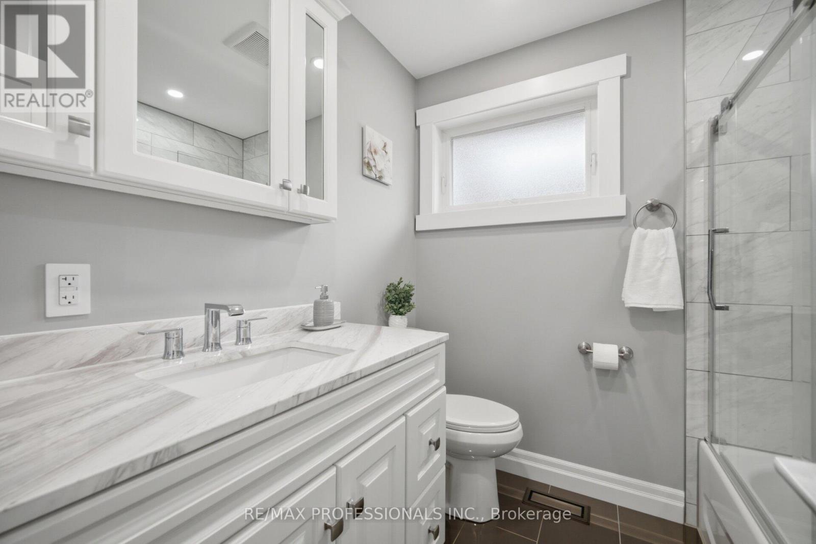 9 Tynevale Drive, Toronto, Ontario  M9R 2B3 - Photo 18 - W13509864