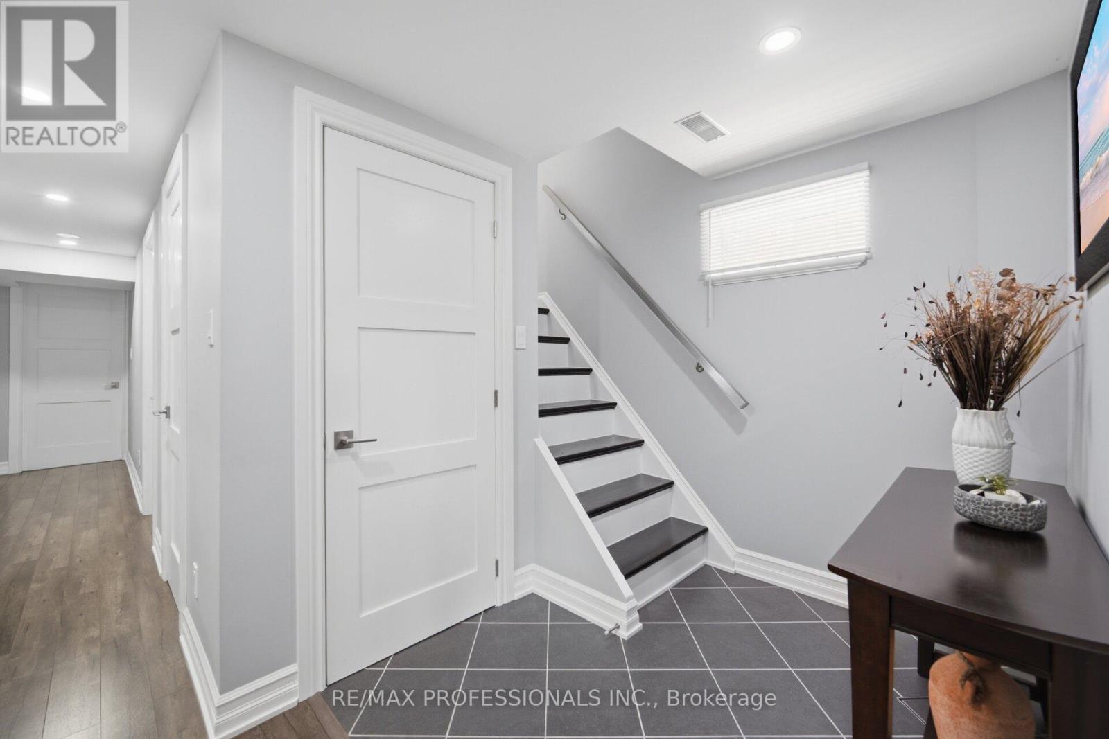 9 Tynevale Drive, Toronto, Ontario  M9R 2B3 - Photo 24 - W13509864