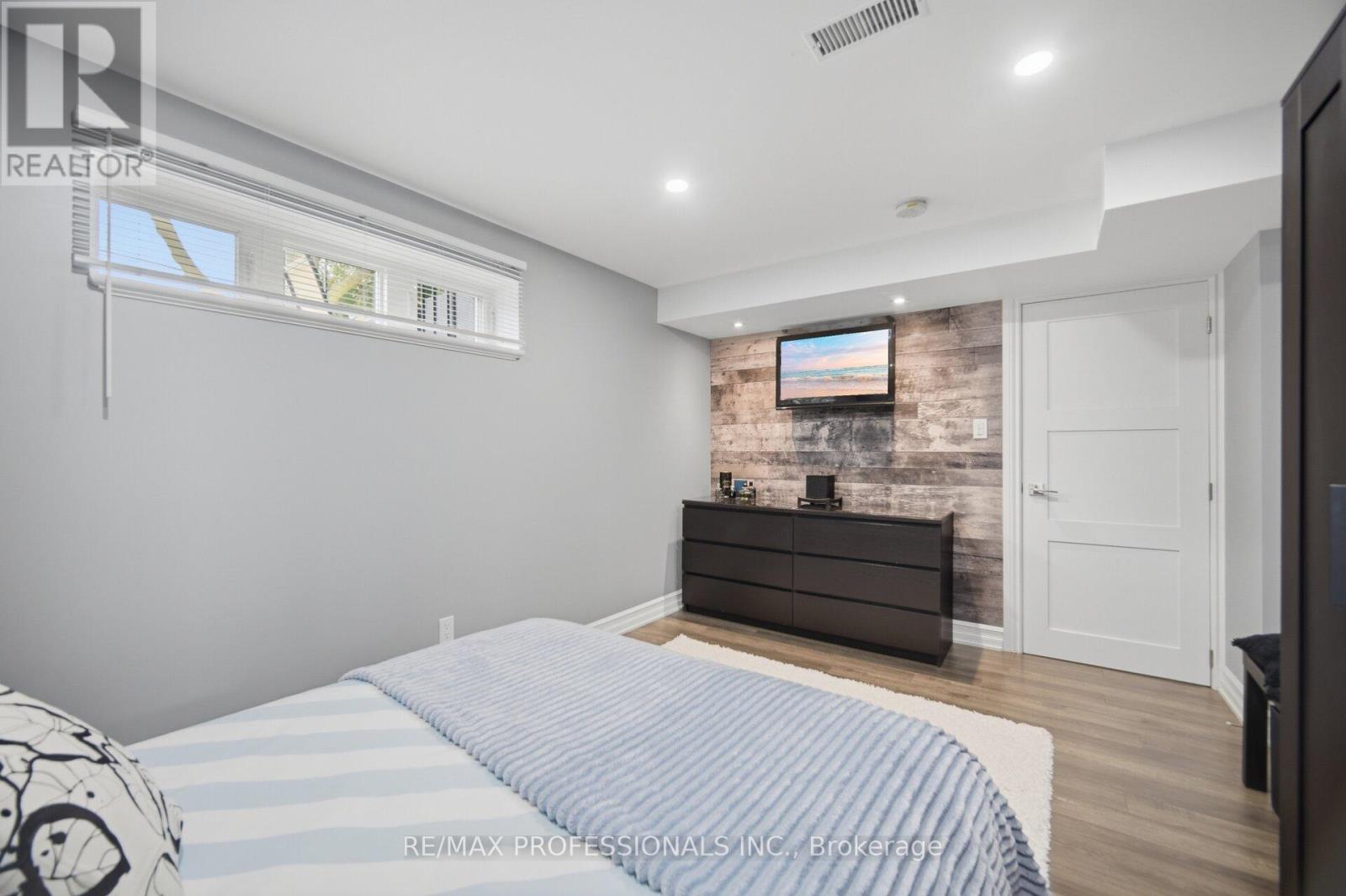 9 Tynevale Drive, Toronto, Ontario  M9R 2B3 - Photo 35 - W13509864