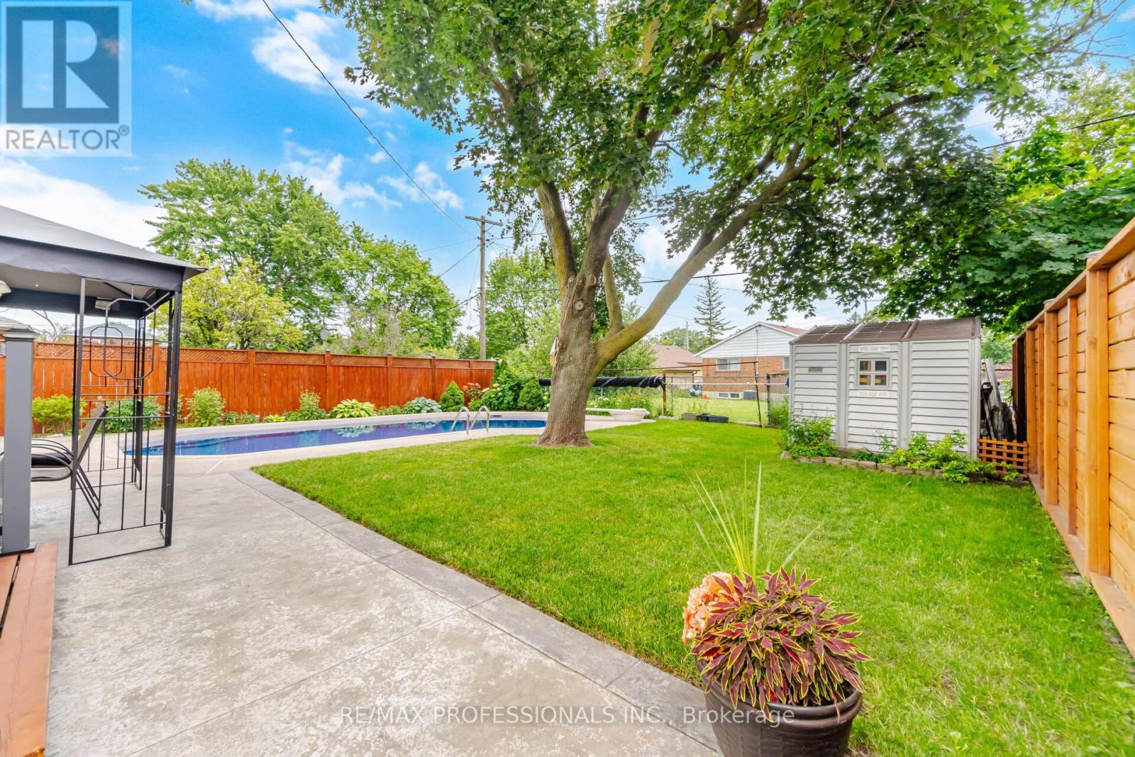 9 Tynevale Drive, Toronto, Ontario  M9R 2B3 - Photo 38 - W13509864