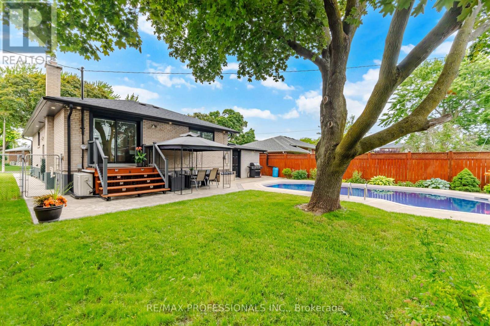 9 Tynevale Drive, Toronto, Ontario  M9R 2B3 - Photo 39 - W13509864