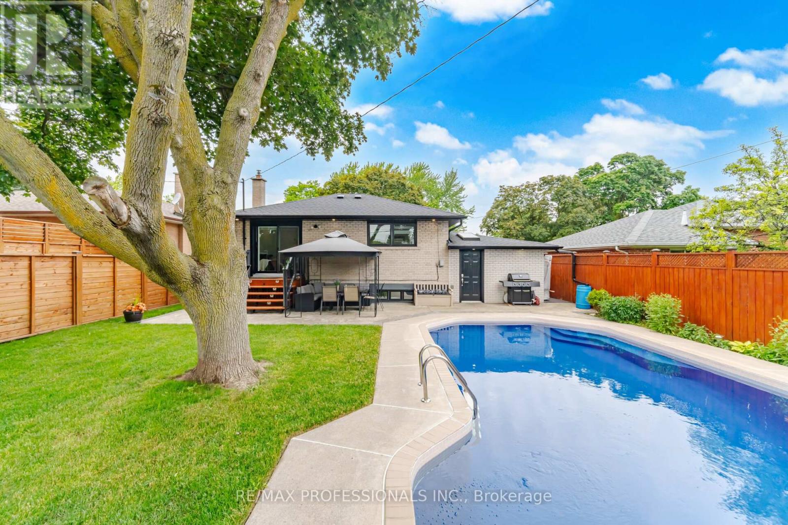 9 Tynevale Drive, Toronto, Ontario  M9R 2B3 - Photo 42 - W13509864