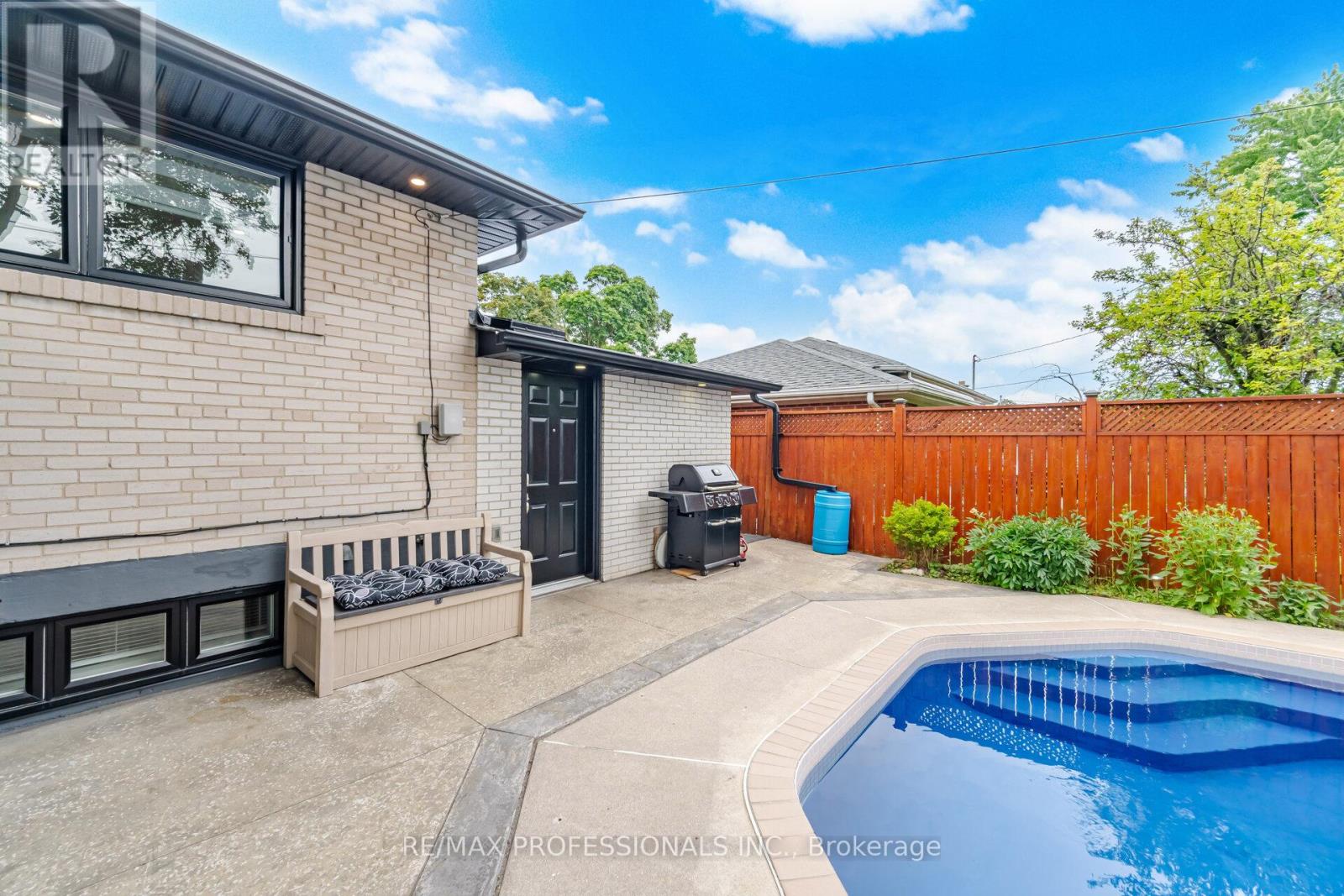 9 Tynevale Drive, Toronto, Ontario  M9R 2B3 - Photo 45 - W13509864