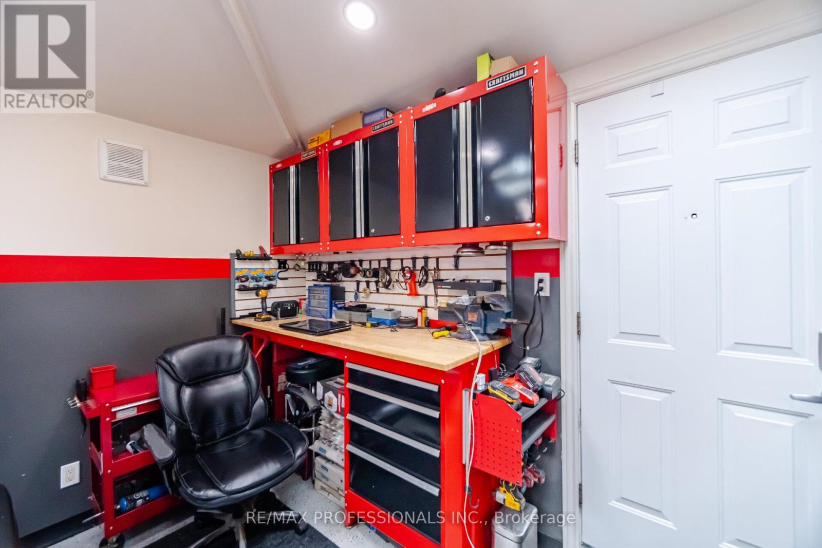 9 Tynevale Drive, Toronto, Ontario  M9R 2B3 - Photo 46 - W13509864