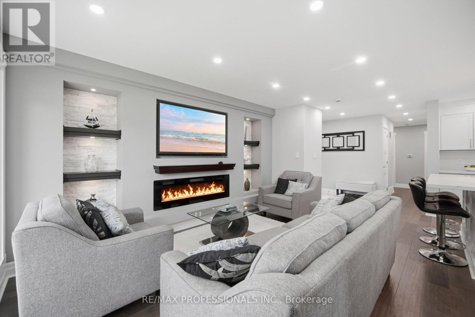 9 Tynevale Drive, Toronto, Ontario  M9R 2B3 - Photo 8 - W13509864