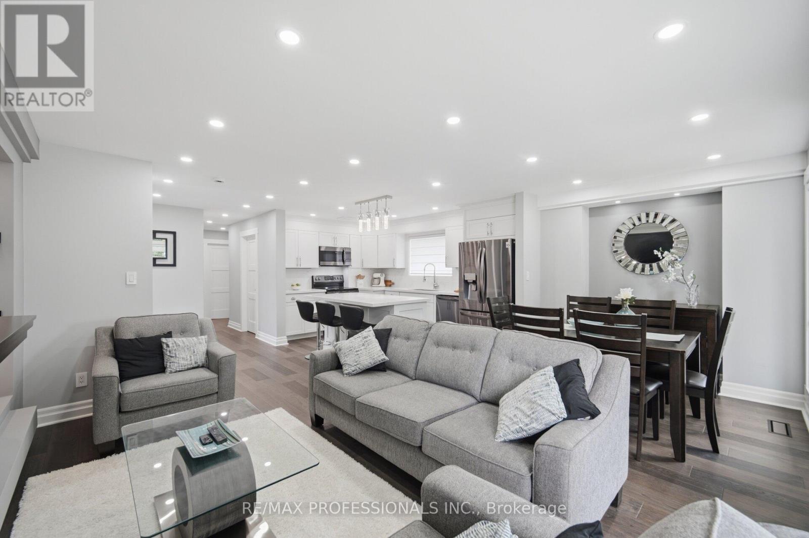 9 Tynevale Drive, Toronto, Ontario  M9R 2B3 - Photo 9 - W13509864