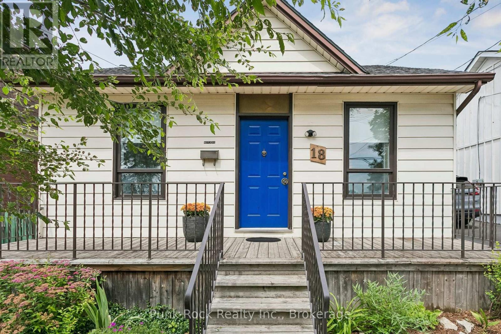 18 Lochearne Street, Hamilton, Ontario  L8R 1V8 - Photo 2 - X13509892