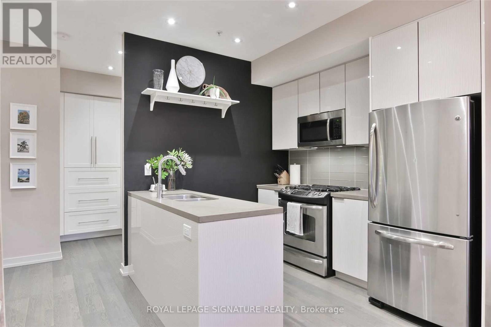 51 - 140 Broadview Avenue, Toronto, Ontario  M4M 2G2 - Photo 3 - E13509902