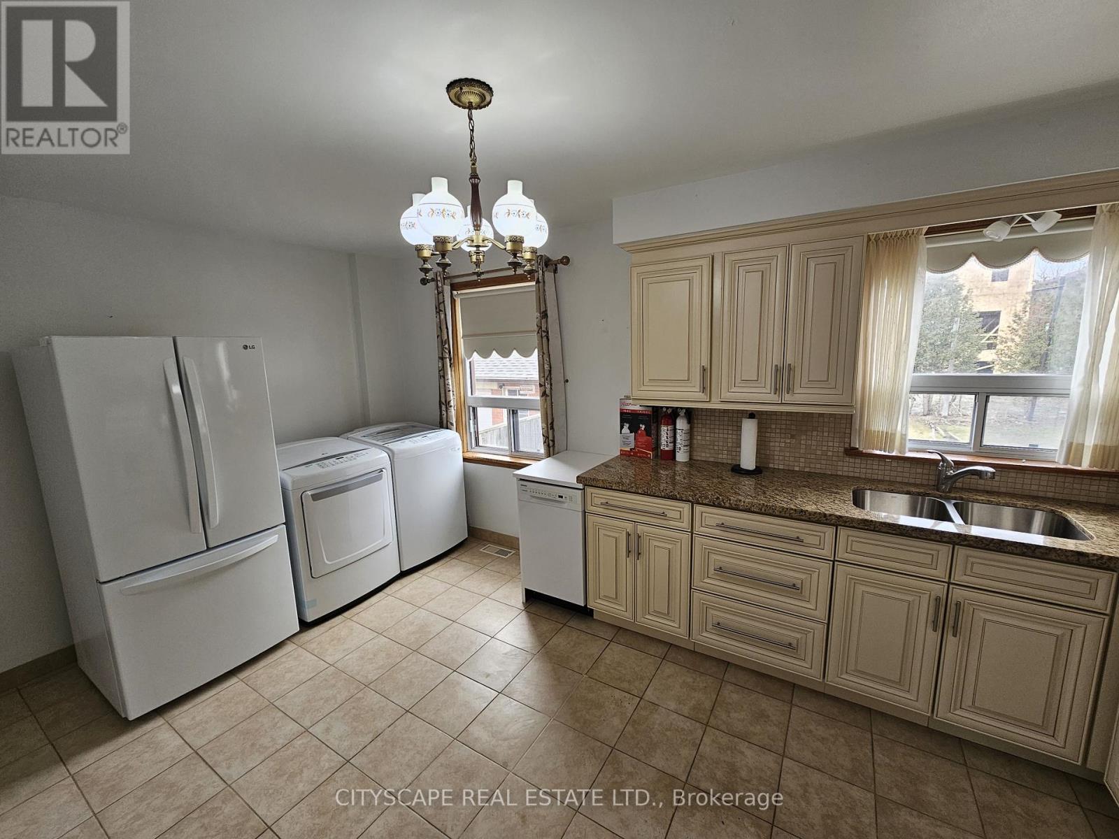 Upper Floor - 49 Algoma Street, Toronto, Ontario  M8Y 1C4 - Photo 10 - W13509910