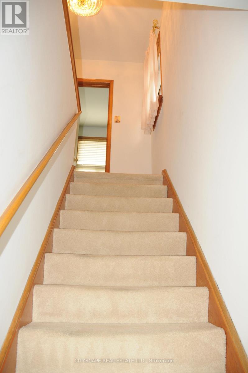 Upper Floor - 49 Algoma Street, Toronto, Ontario  M8Y 1C4 - Photo 13 - W13509910