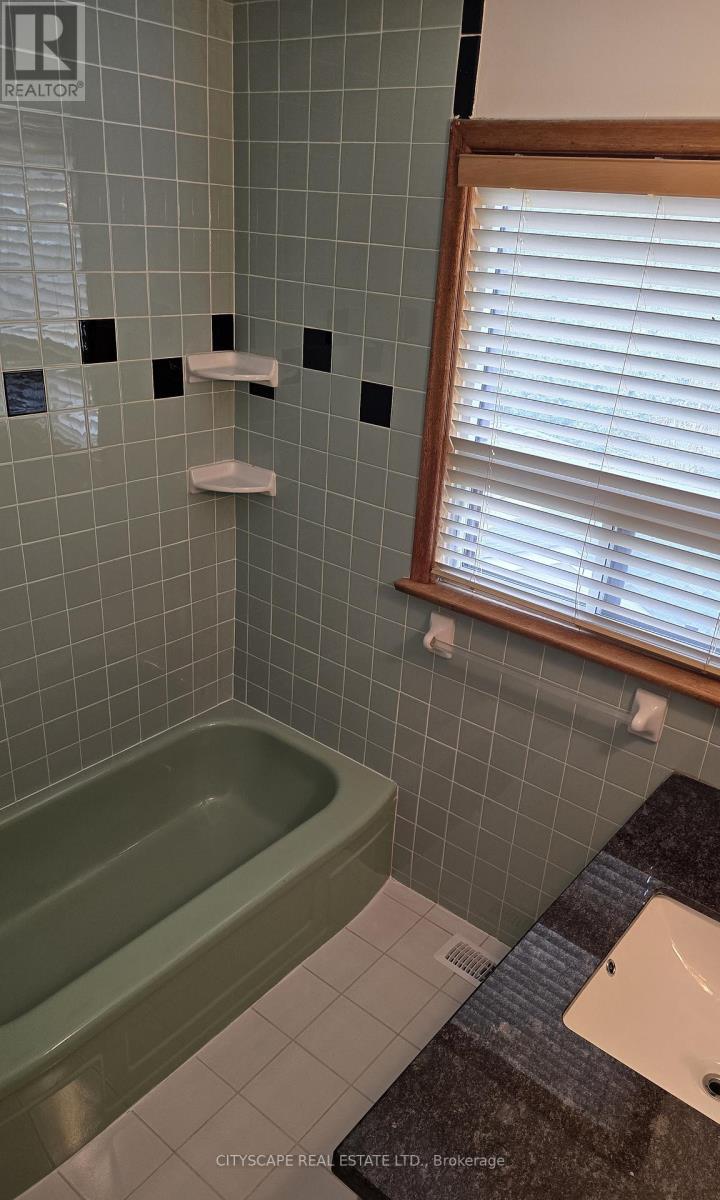 Upper Floor - 49 Algoma Street, Toronto, Ontario  M8Y 1C4 - Photo 15 - W13509910