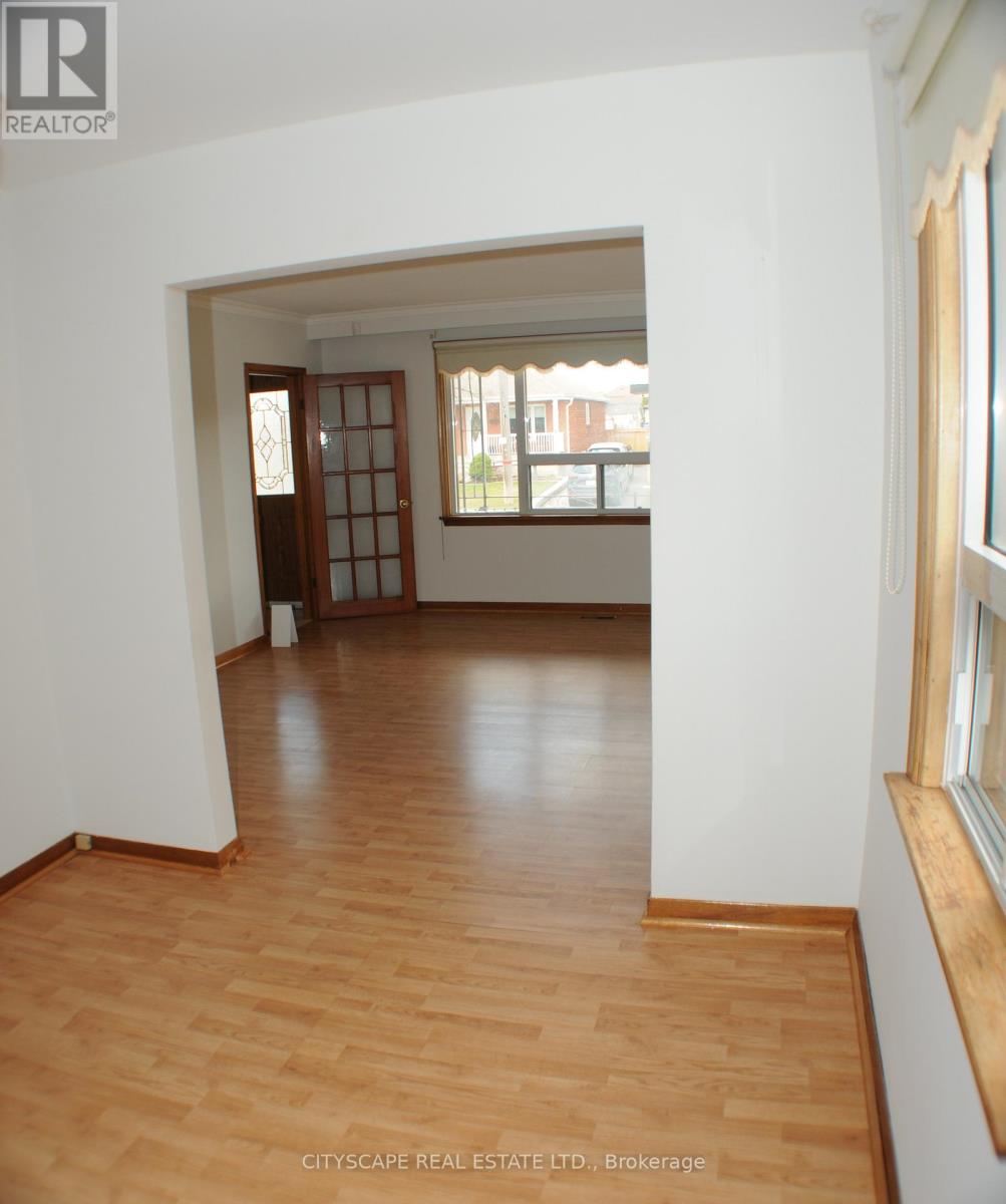 Upper Floor - 49 Algoma Street, Toronto, Ontario  M8Y 1C4 - Photo 6 - W13509910