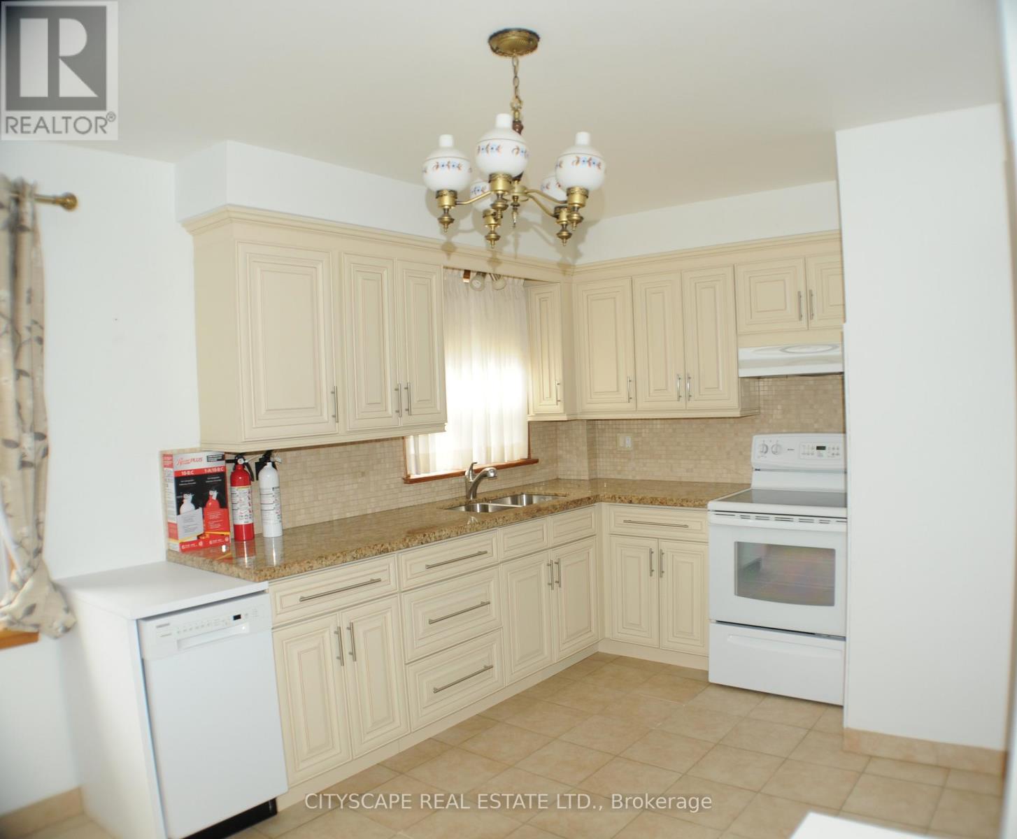 Upper Floor - 49 Algoma Street, Toronto, Ontario  M8Y 1C4 - Photo 9 - W13509910