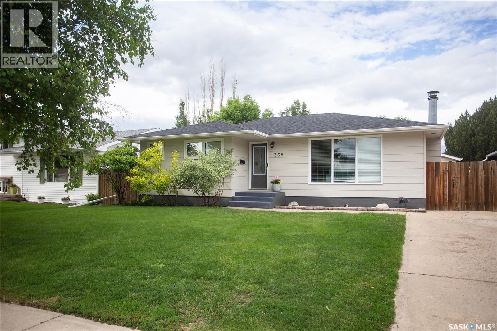 365 Waterloo Crescent, Saskatoon, Saskatchewan  S7H 4H7 - Photo 2 - SK041232
