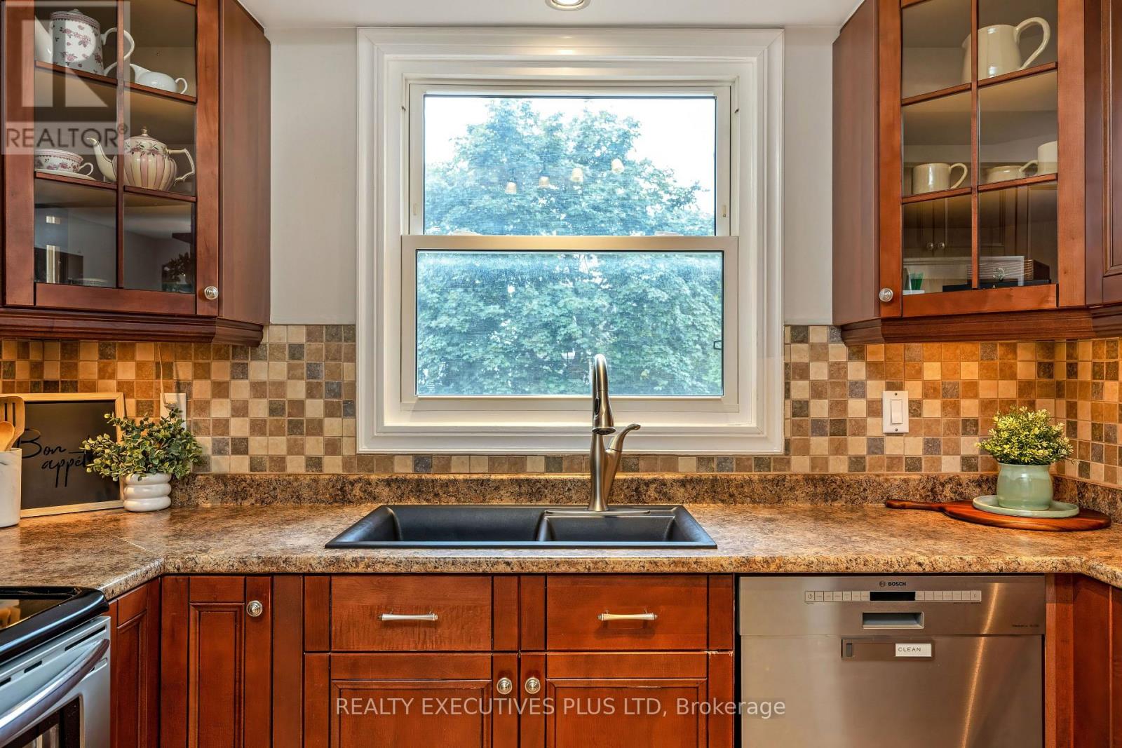 33 - 5878 Montevideo Road, Mississauga, Ontario  L5N 2V5 - Photo 2 - W13492264