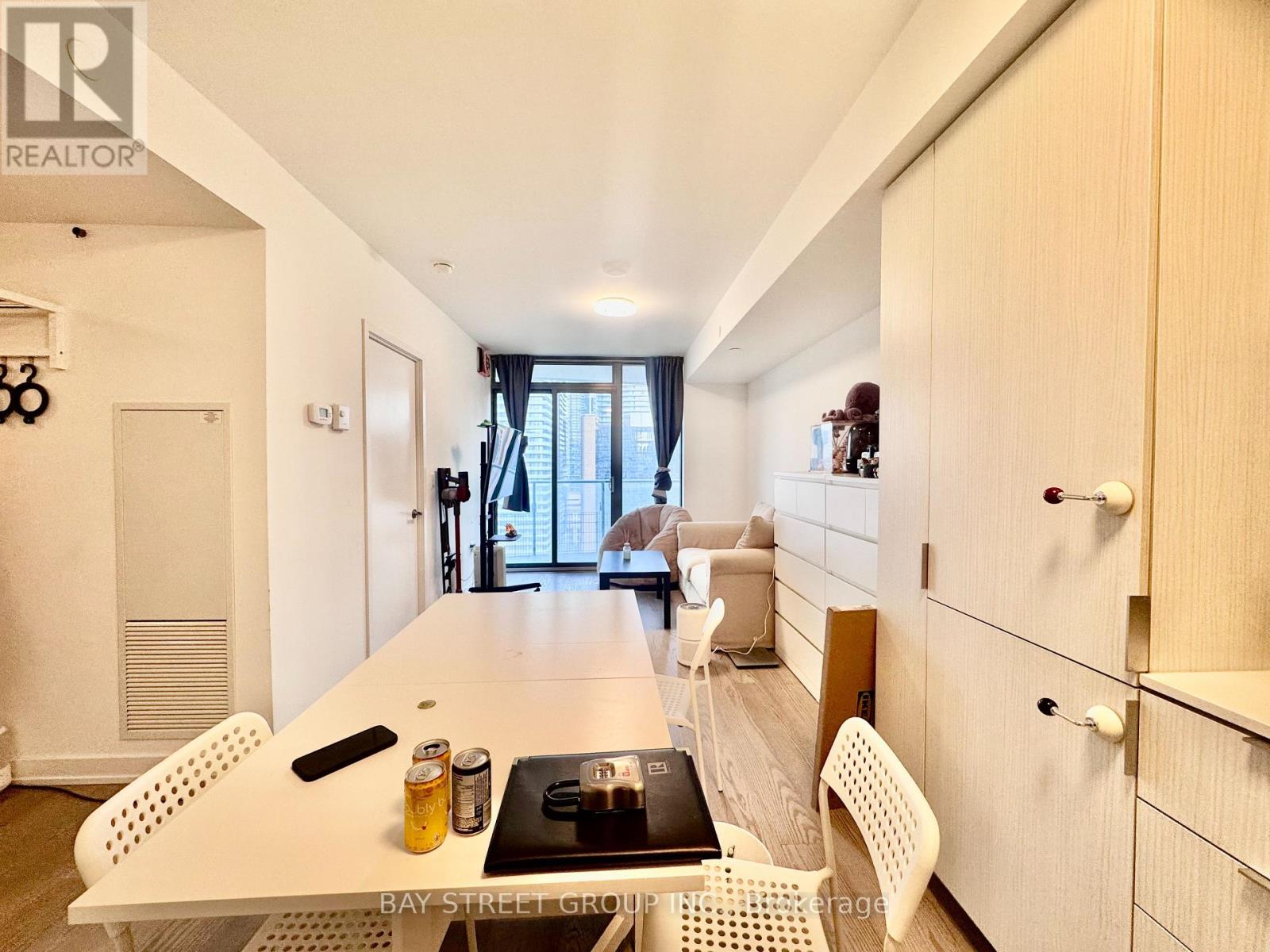 2103 - 11 Wellesley Street W, Toronto, Ontario M4Y 0G4 - Photo 3 - C13510002