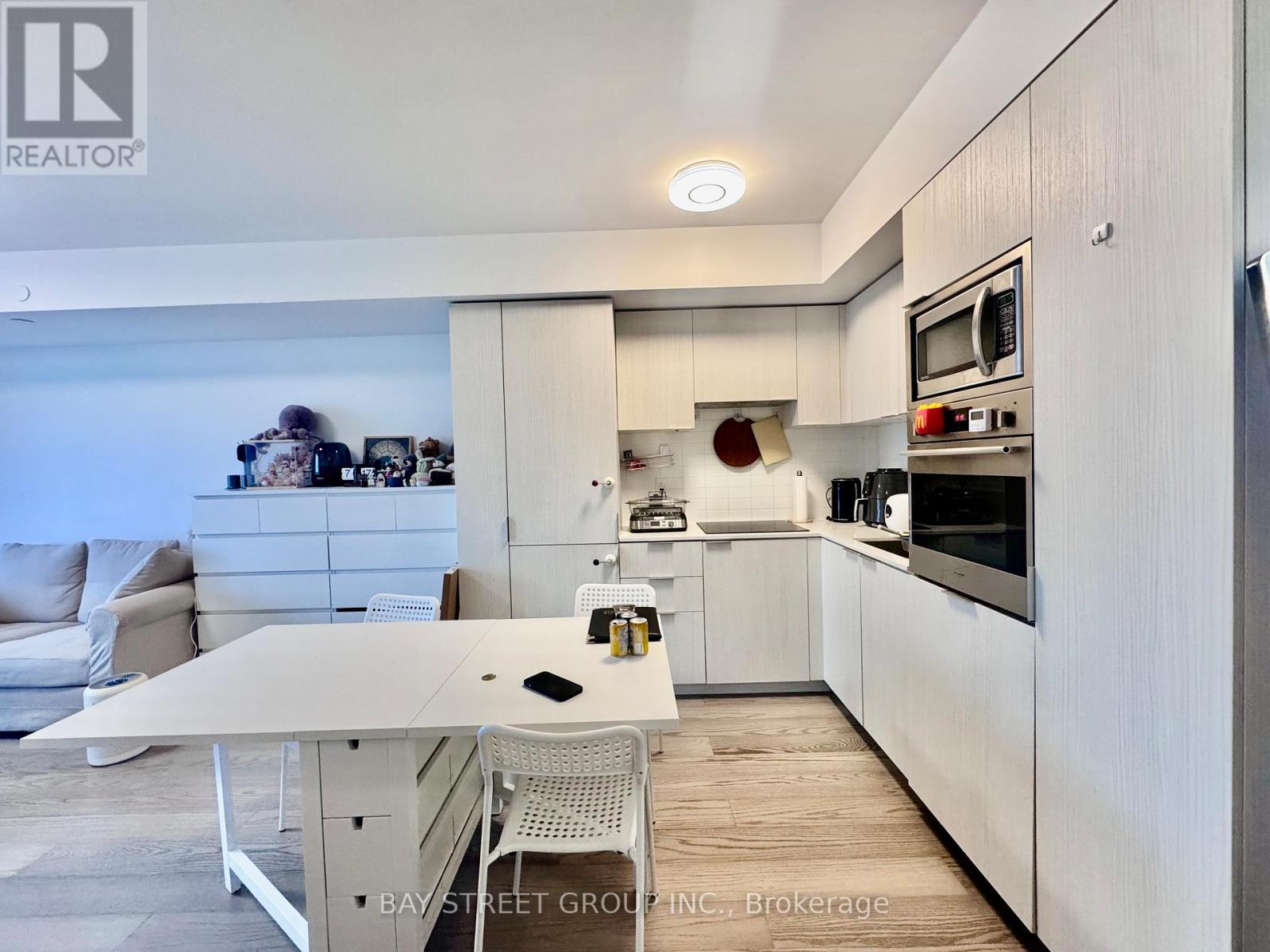 2103 - 11 Wellesley Street W, Toronto, Ontario M4Y 0G4 - Photo 4 - C13510002