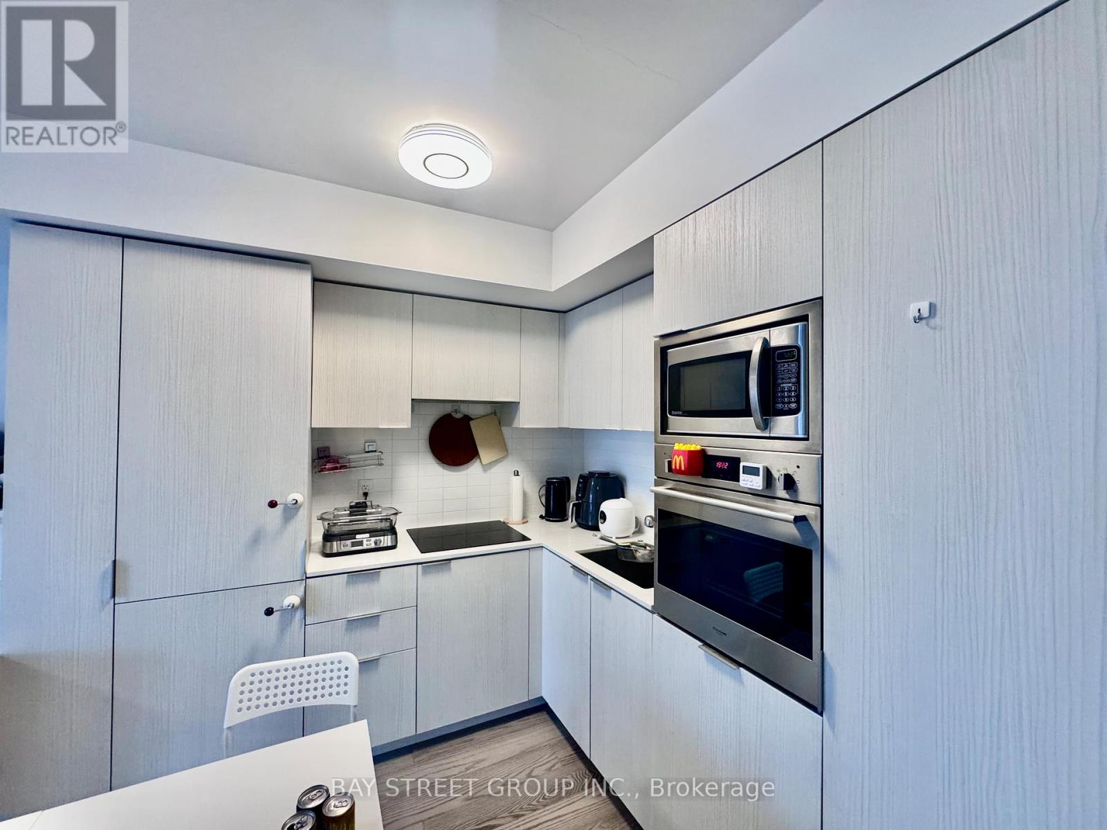 2103 - 11 Wellesley Street W, Toronto, Ontario M4Y 0G4 - Photo 6 - C13510002