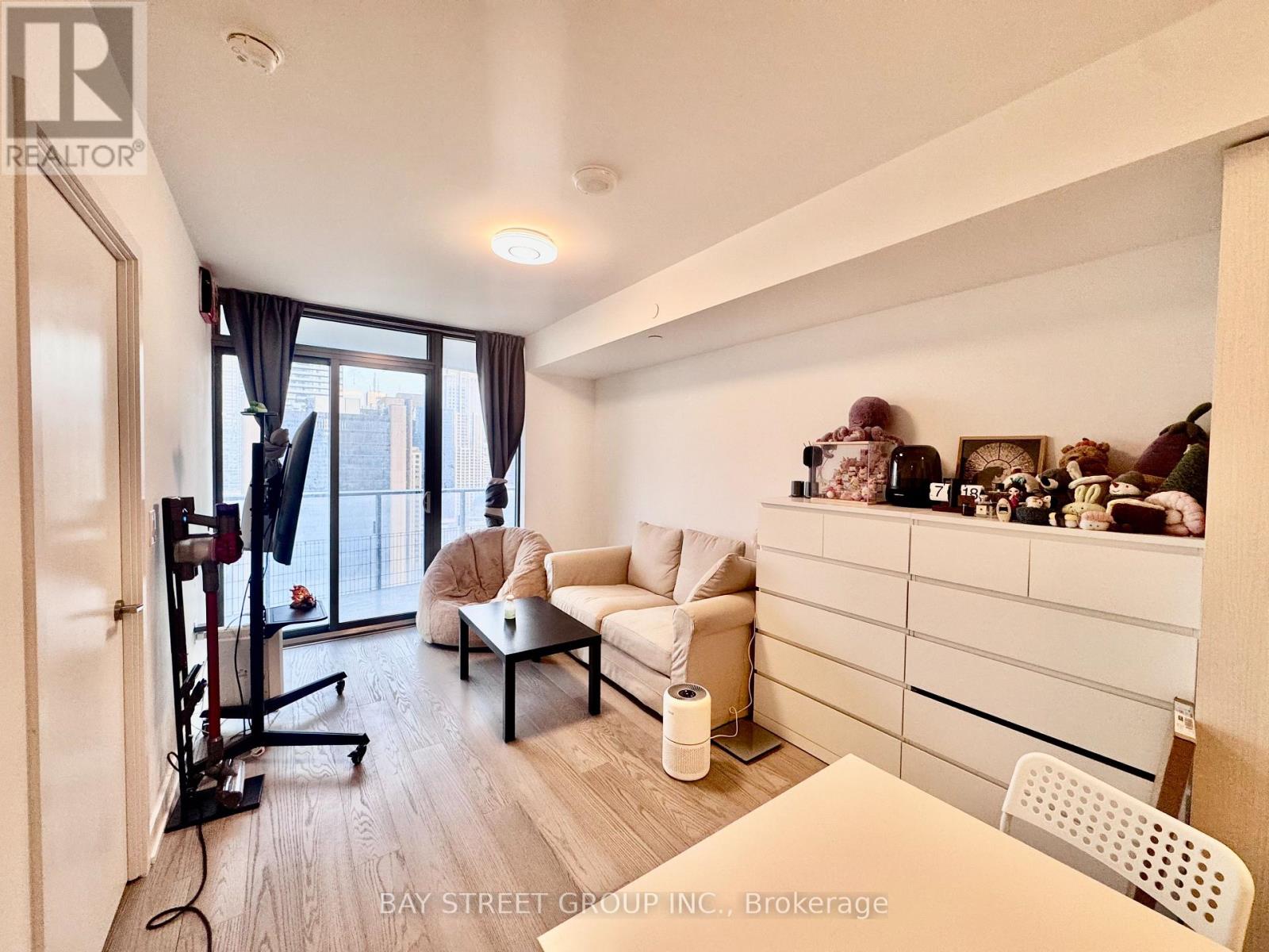 2103 - 11 Wellesley Street W, Toronto, Ontario M4Y 0G4 - Photo 9 - C13510002