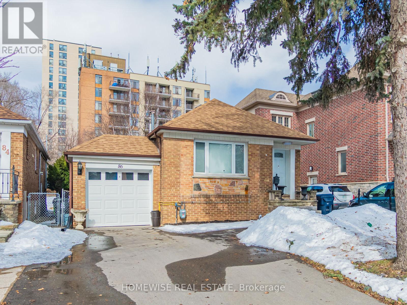 86 Fairleigh Crescent, Toronto, Ontario  M6C 3R9 - Photo 2 - C13510060