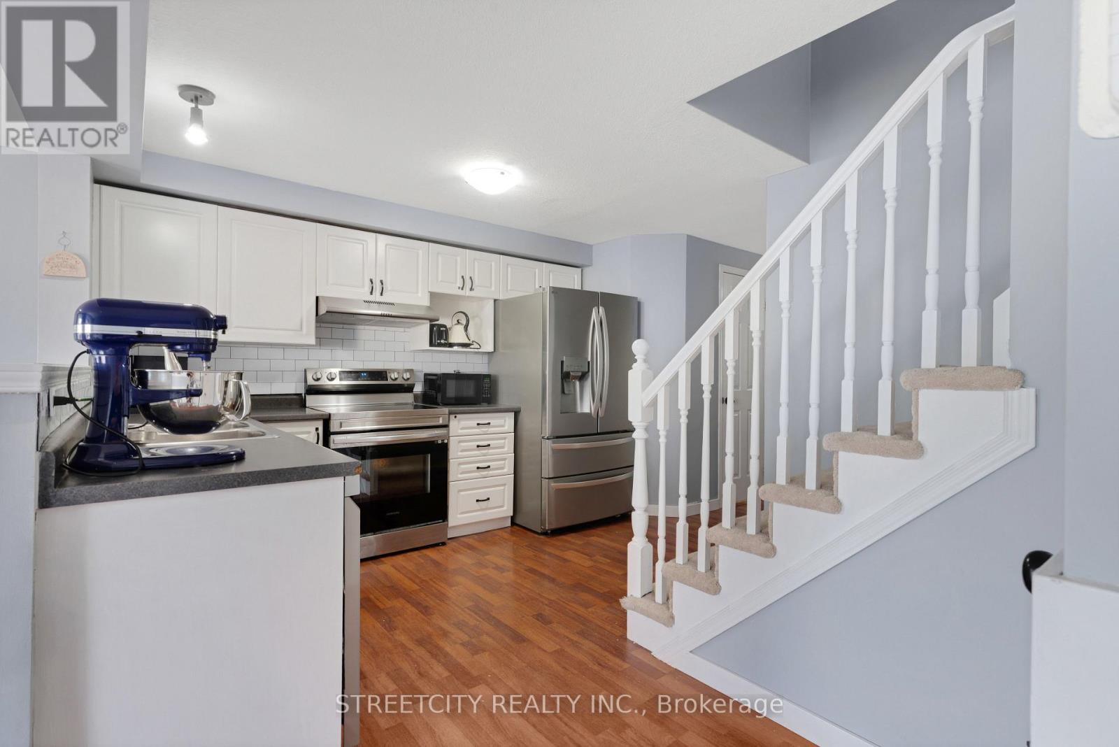 302 Oprington Place, Kitchener, Ontario  N2N 3P3 - Photo 12 - X13510020
