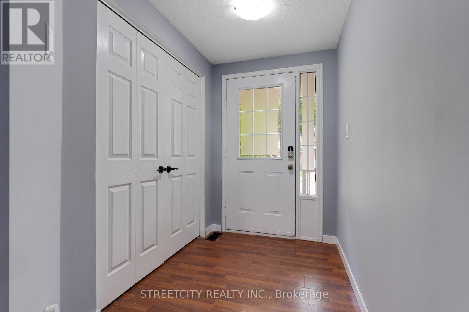 302 Oprington Place, Kitchener, Ontario  N2N 3P3 - Photo 4 - X13510020