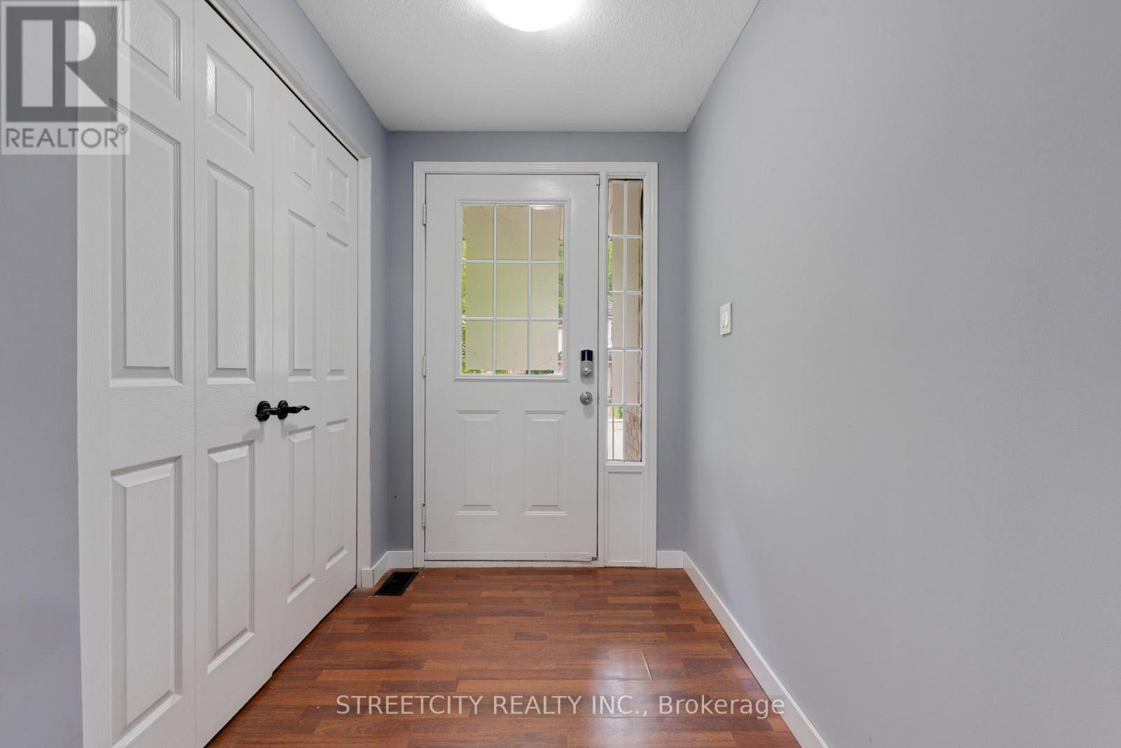 302 Oprington Place, Kitchener, Ontario  N2N 3P3 - Photo 5 - X13510020