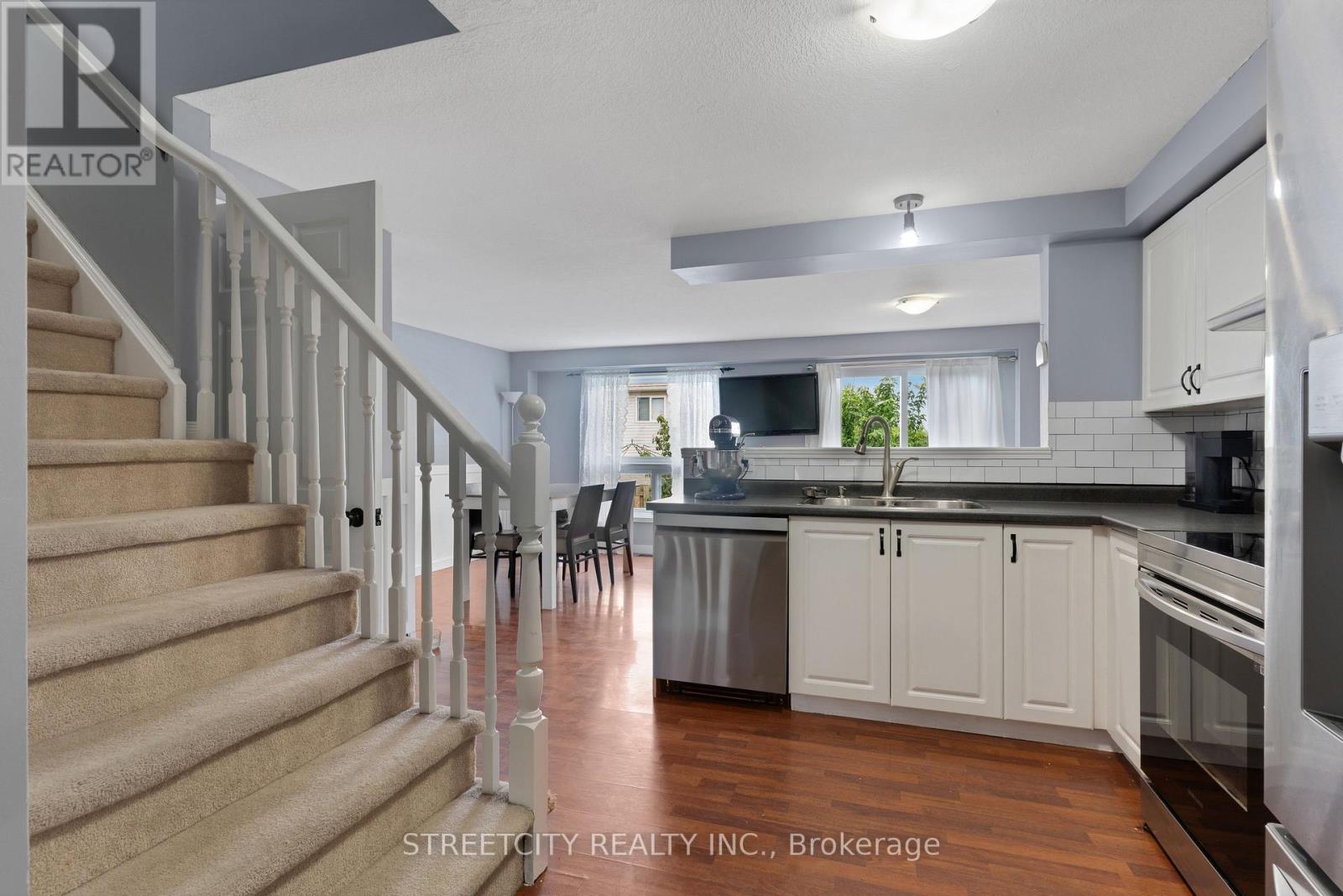 302 Oprington Place, Kitchener, Ontario  N2N 3P3 - Photo 9 - X13510020