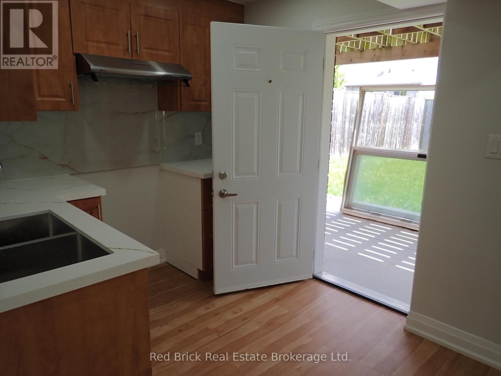 Lower - 77 Summit Ridge Drive, Guelph (Grange Road), Ontario  N1E 0B8 - Photo 11 - X13511374