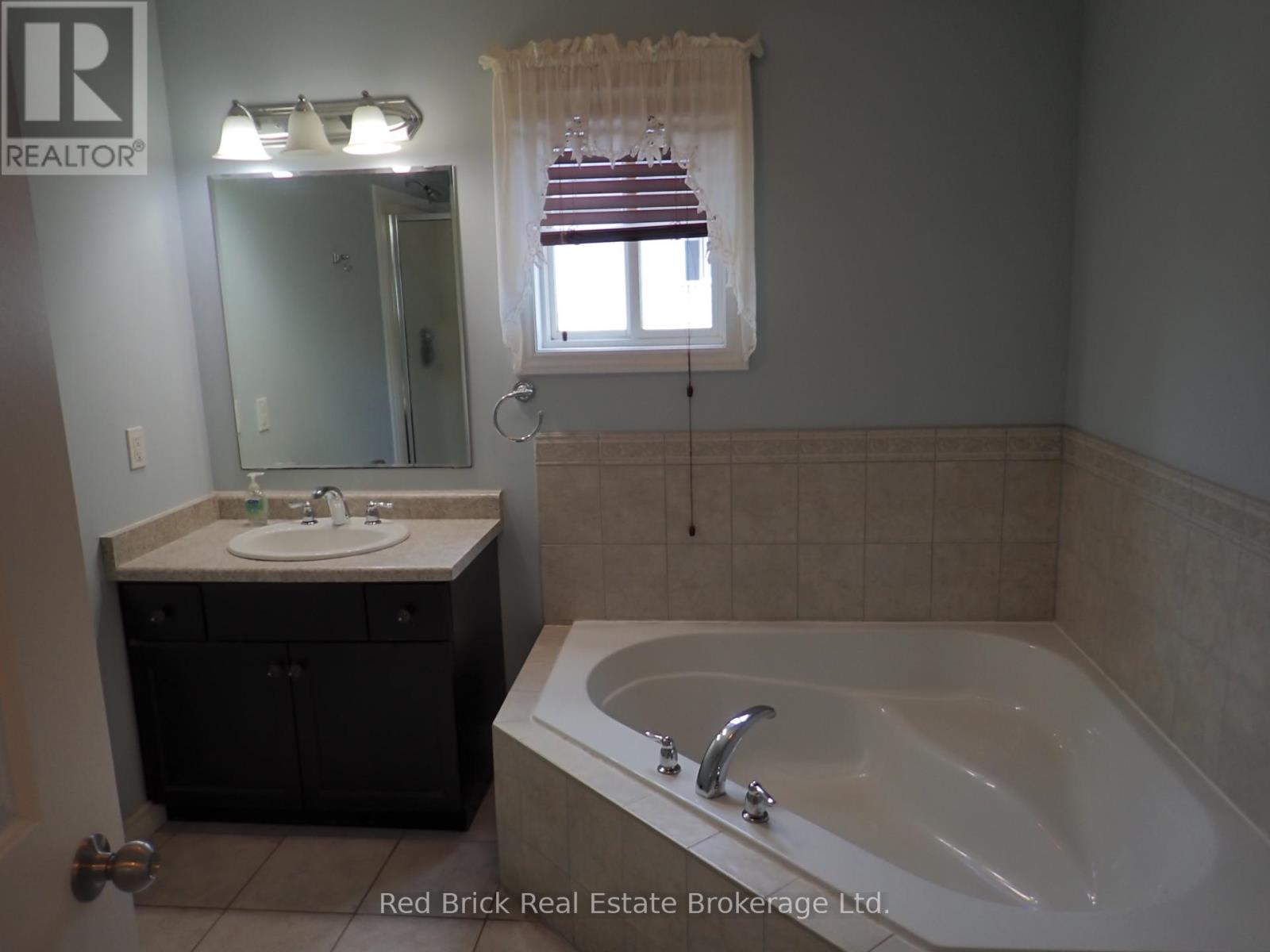 Upper - 77 Summit Ridge Drive, Guelph (Grange Road), Ontario  N1E 0B8 - Photo 18 - X13511412