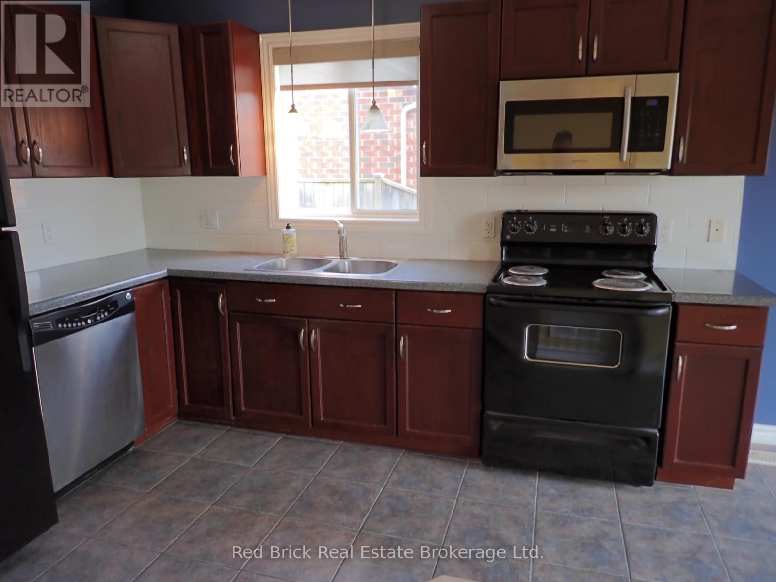 Upper - 77 Summit Ridge Drive, Guelph (Grange Road), Ontario  N1E 0B8 - Photo 3 - X13511412