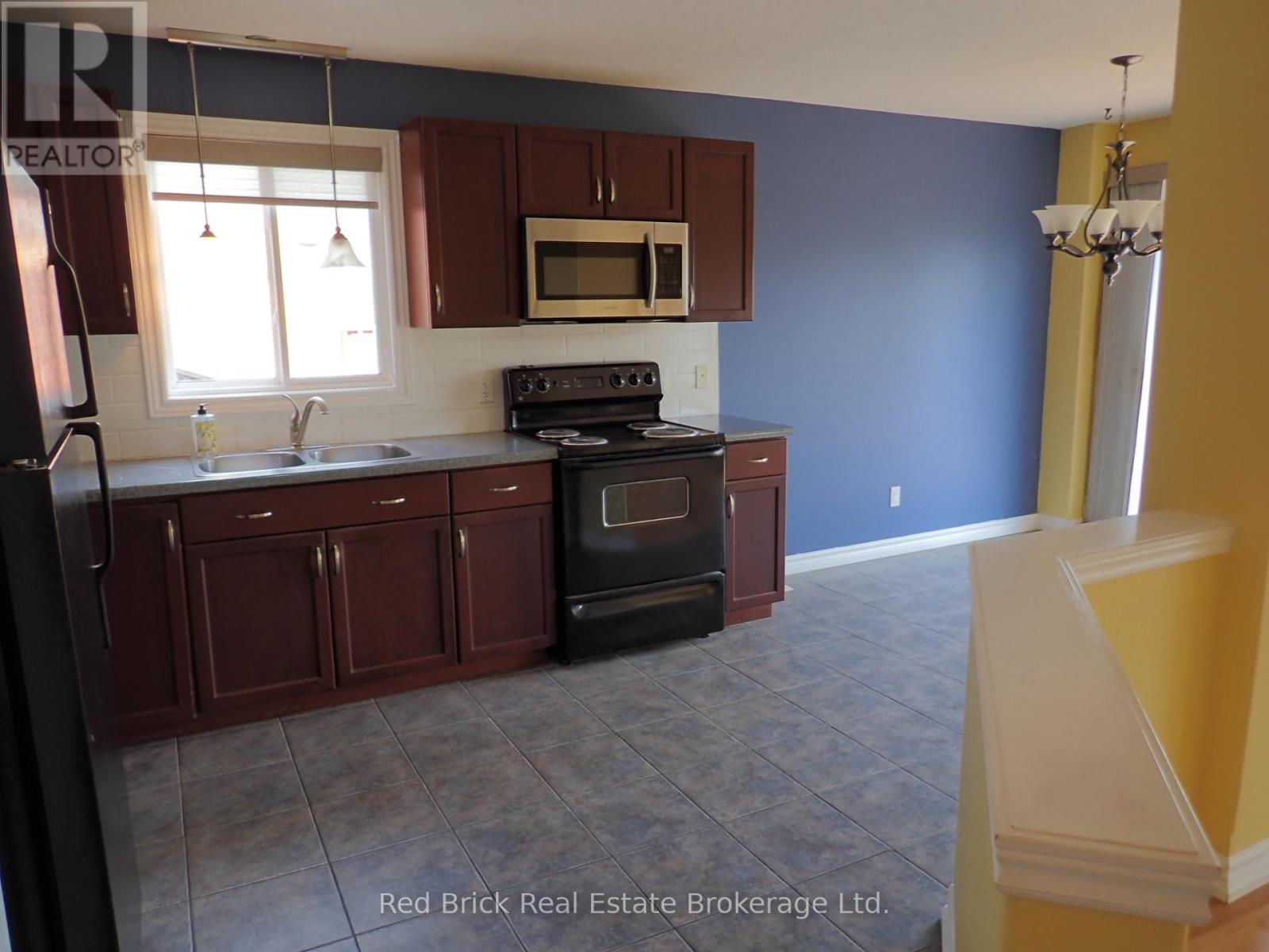 Upper - 77 Summit Ridge Drive, Guelph (Grange Road), Ontario  N1E 0B8 - Photo 4 - X13511412