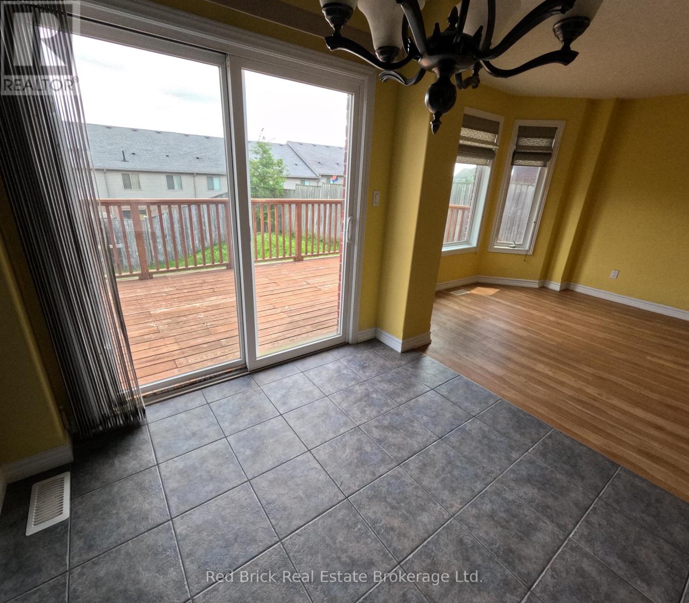 Upper - 77 Summit Ridge Drive, Guelph (Grange Road), Ontario  N1E 0B8 - Photo 7 - X13511412