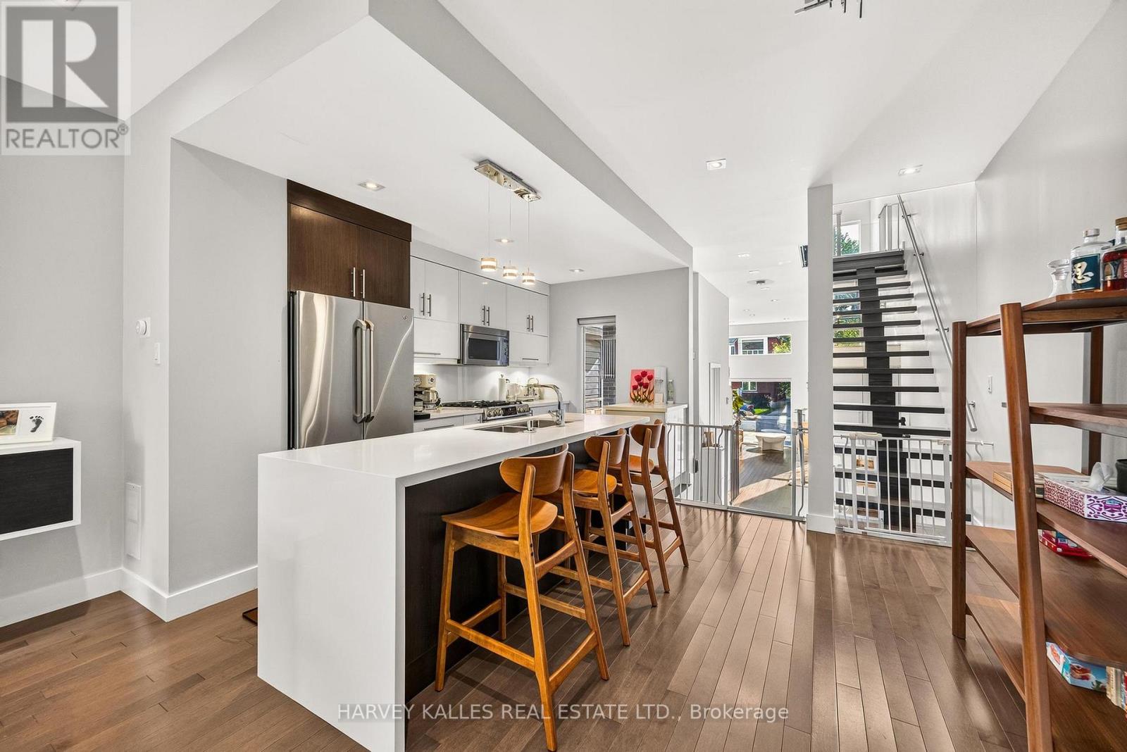 235 Cedarvale Avenue, Toronto, Ontario  M4C 4K3 - Photo 11 - E13511380